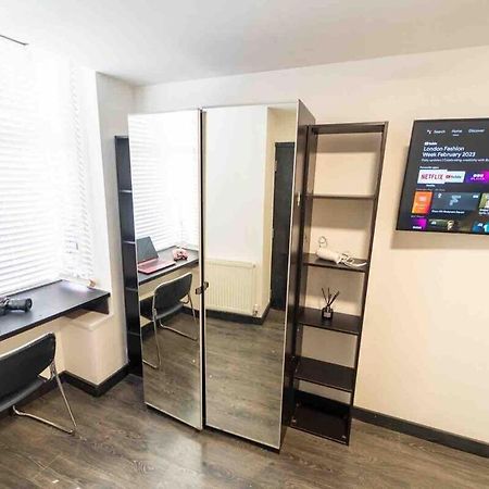 Stay Sa Cosy Equipped Studios Available 10 Mins From The City! Free Wifi &50" Smart Tv'S! Birmingham Exterior photo