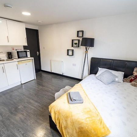 Stay Sa Cosy Equipped Studios Available 10 Mins From The City! Free Wifi &50" Smart Tv'S! Birmingham Exterior photo