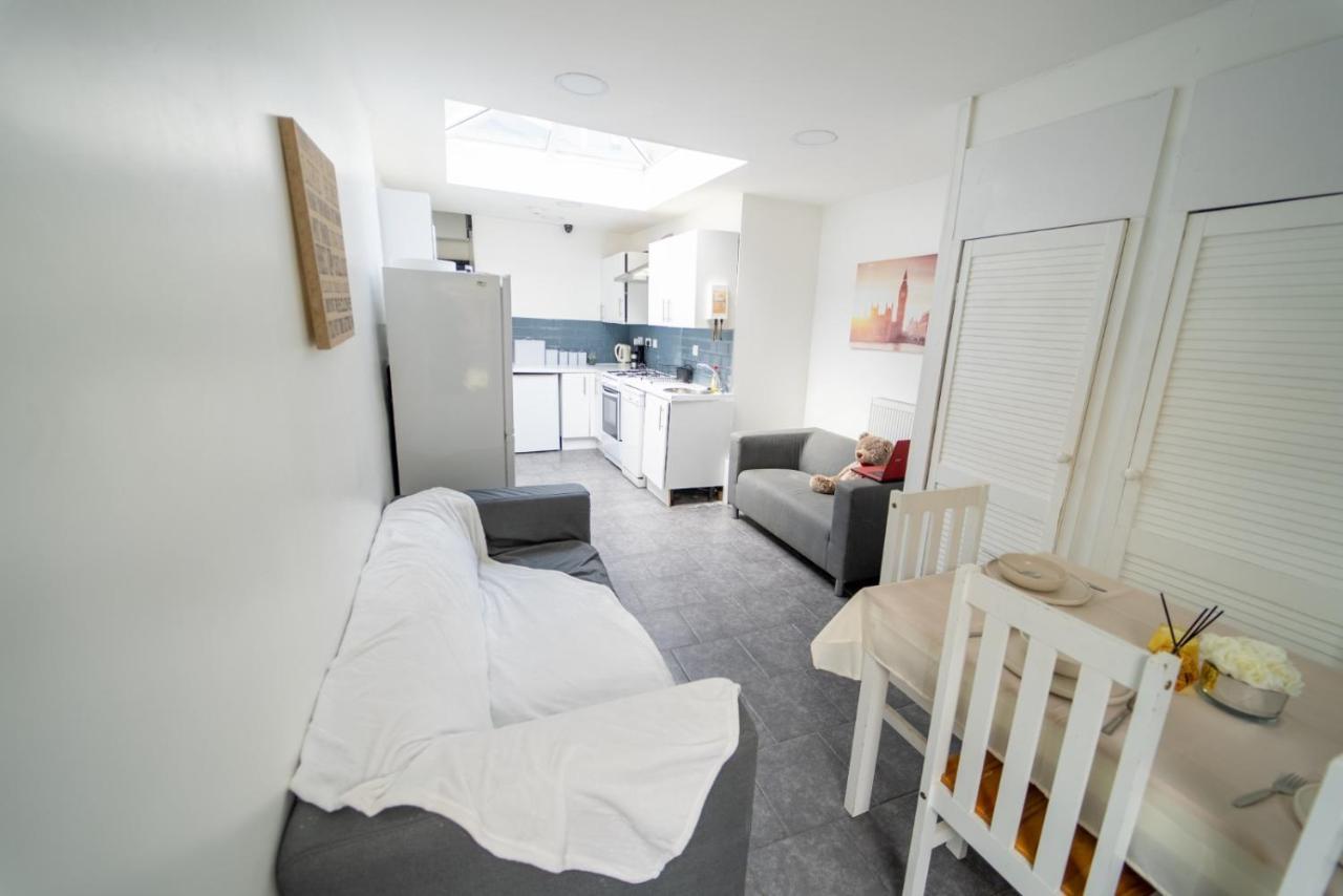 Stay Sa Cosy Equipped Studios Available 10 Mins From The City! Free Wifi &50" Smart Tv'S! Birmingham Exterior photo
