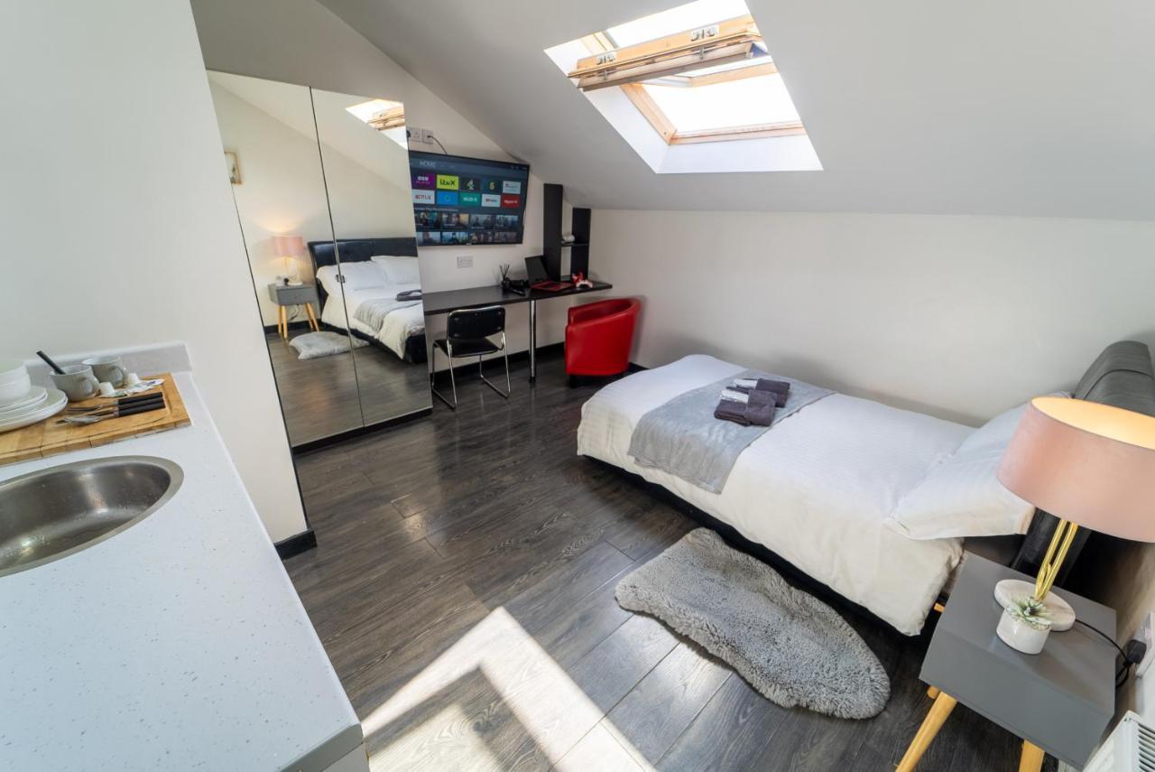 Stay Sa Cosy Equipped Studios Available 10 Mins From The City! Free Wifi &50" Smart Tv'S! Birmingham Room photo