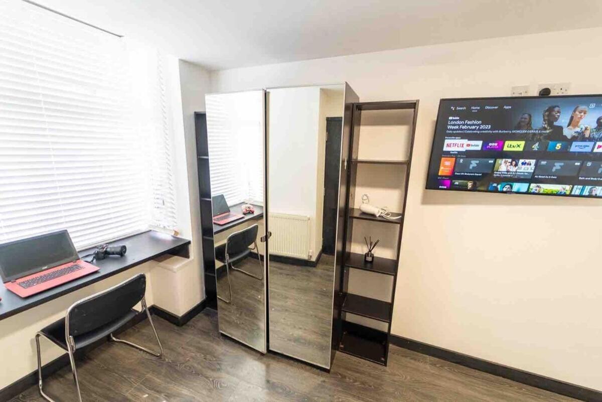 Stay Sa Cosy Equipped Studios Available 10 Mins From The City! Free Wifi &50" Smart Tv'S! Birmingham Exterior photo