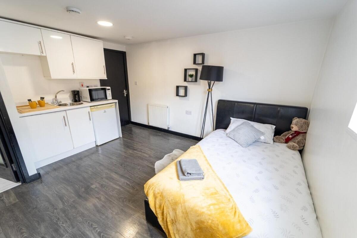 Stay Sa Cosy Equipped Studios Available 10 Mins From The City! Free Wifi &50" Smart Tv'S! Birmingham Exterior photo